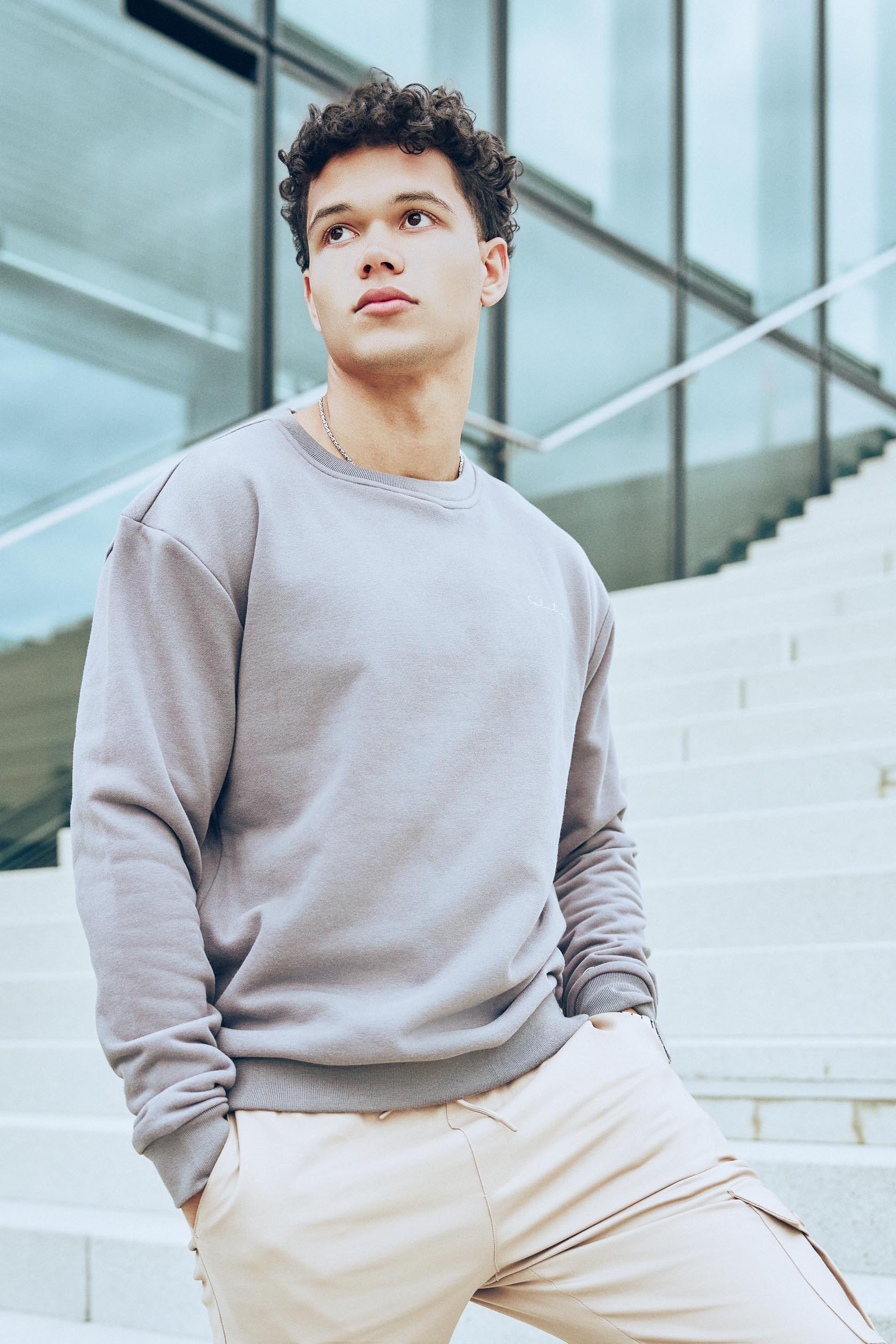 Essential Crewneck Grey