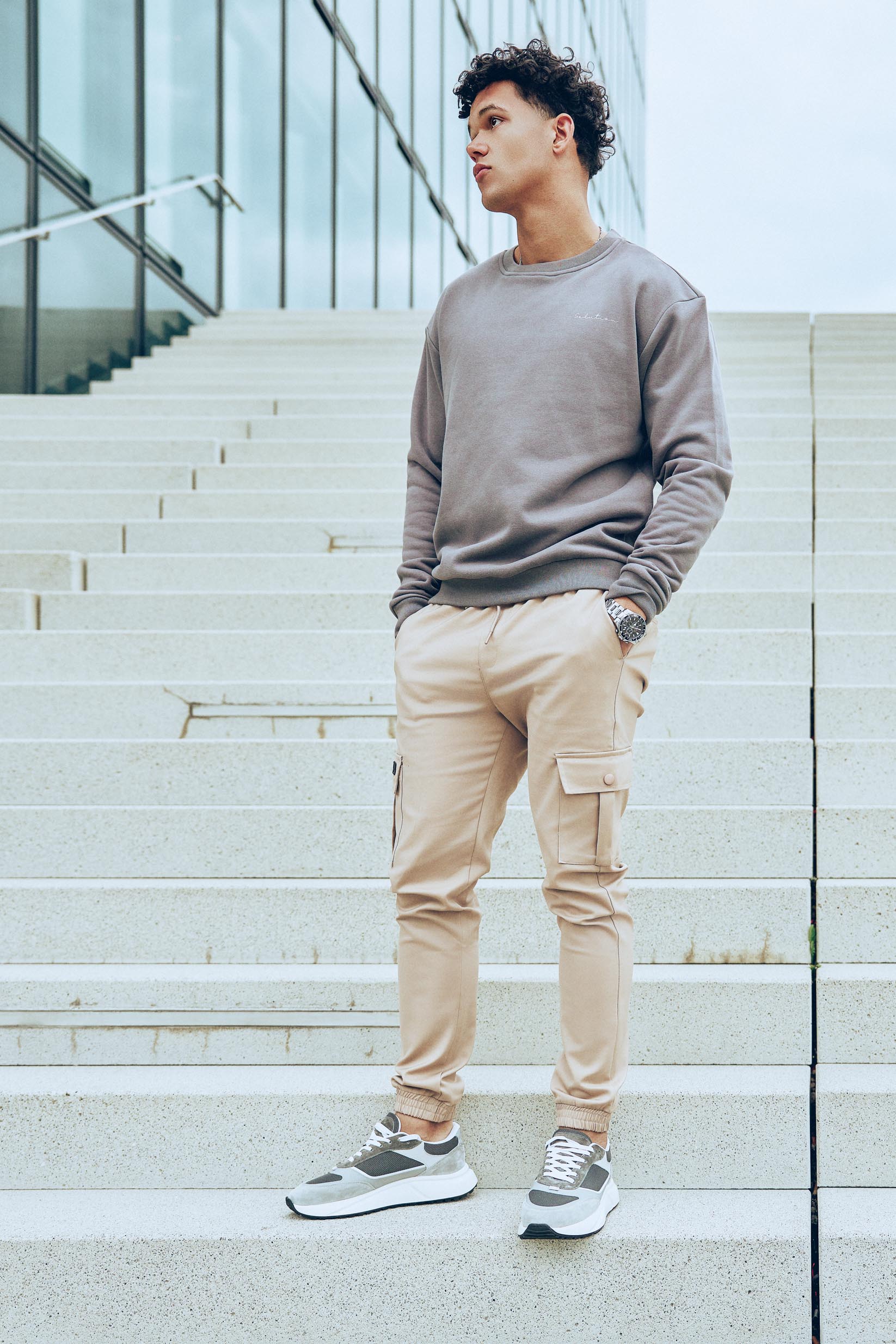 Essential Crewneck Grey