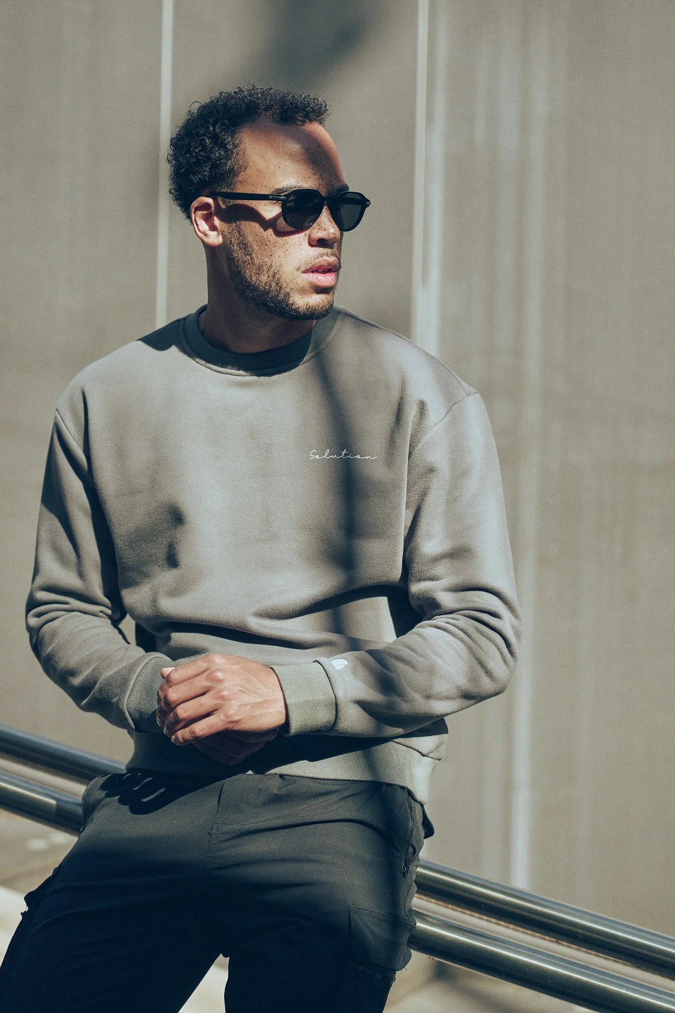 Essential Crewneck Grey