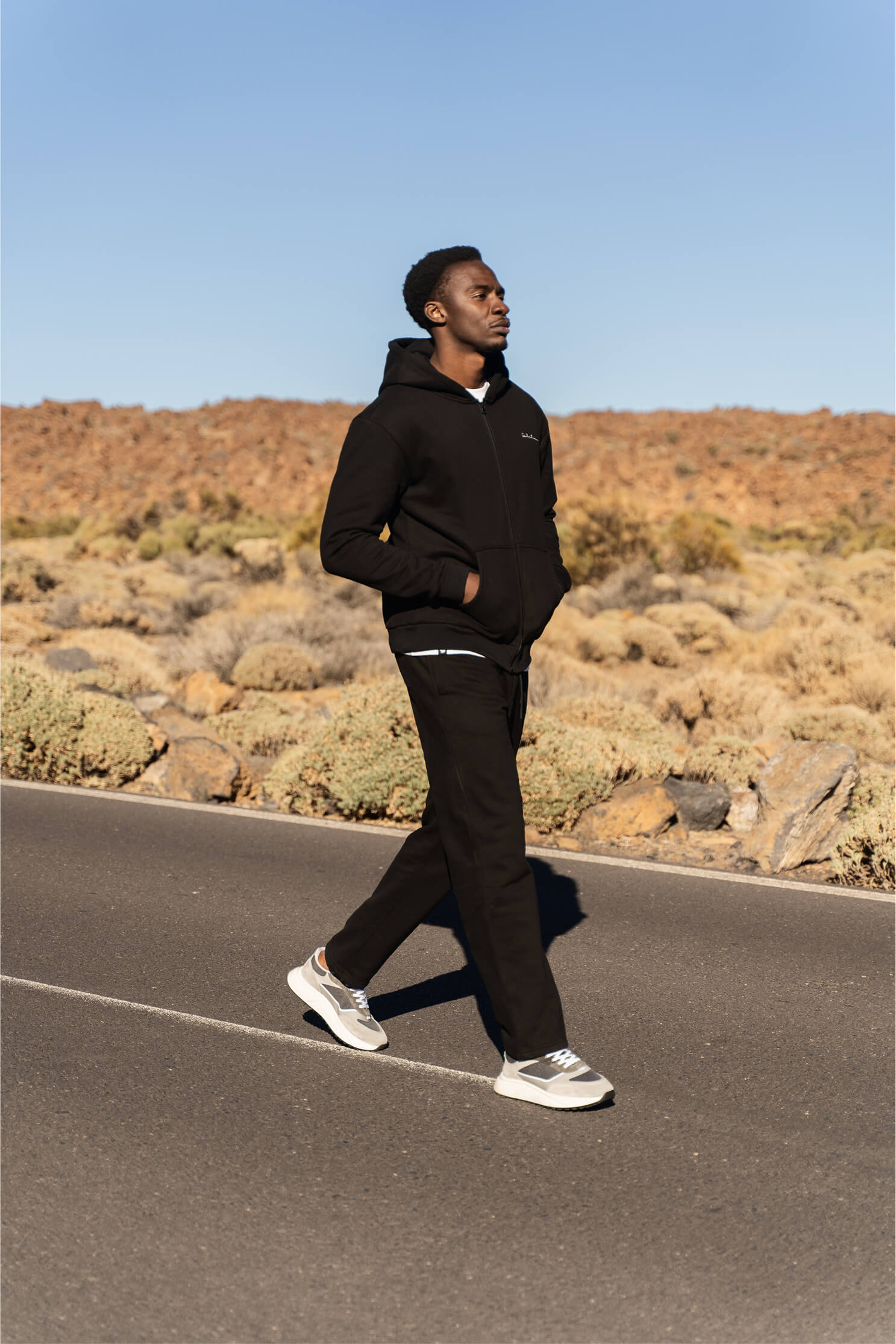 Essential Zipper Hoodie Black